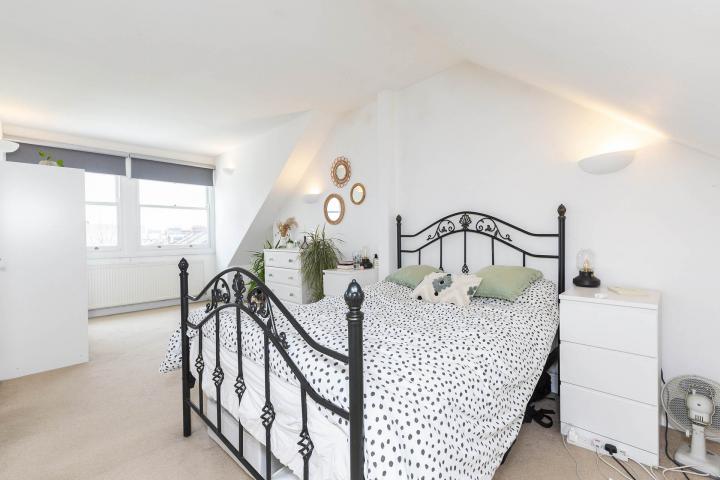 			2 Bedroom, 1 bath, 1 reception Flat			 Cobbold road, Dollis Hill